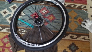 今更だけれど自転車のタイヤをはめるコツを教えてください
