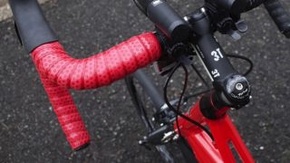 【ロードバイクのバーテープ選び】本当に赤で良いの?やっぱ黒でしょ!?