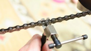 自転車がチャリチャリとうるさい!?チェーン変更のときだ!